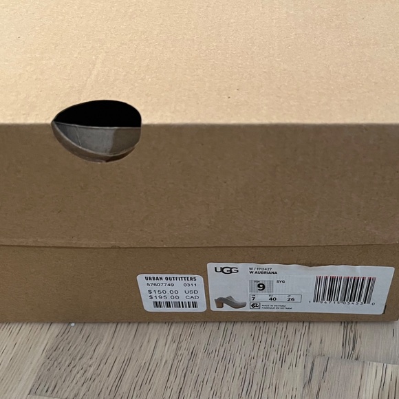 UGG Aubriana - sky blue - size 9 - Picture 8 of 8